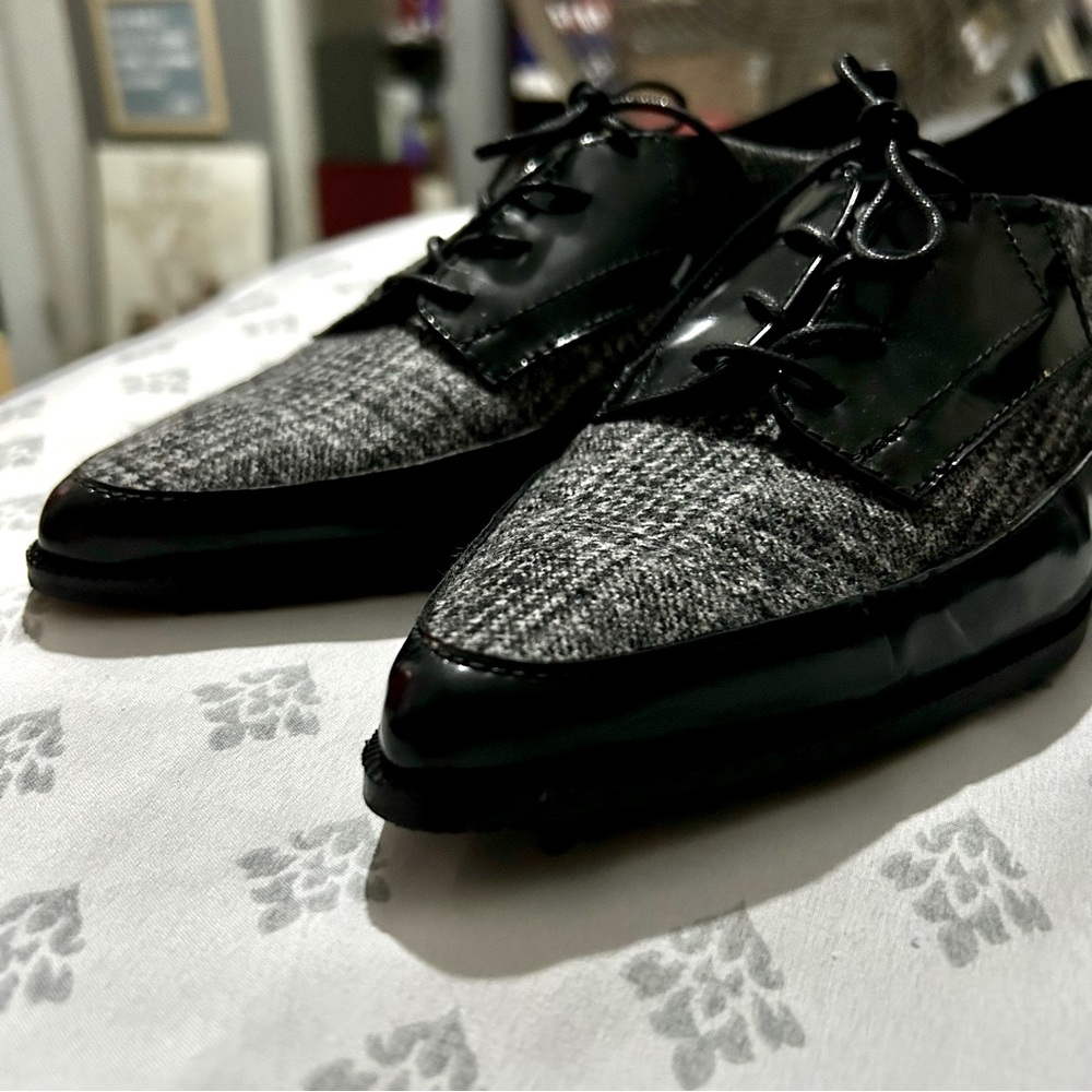 Stuart‎ Weitzman Black Leman Pointed Toe Oxfords